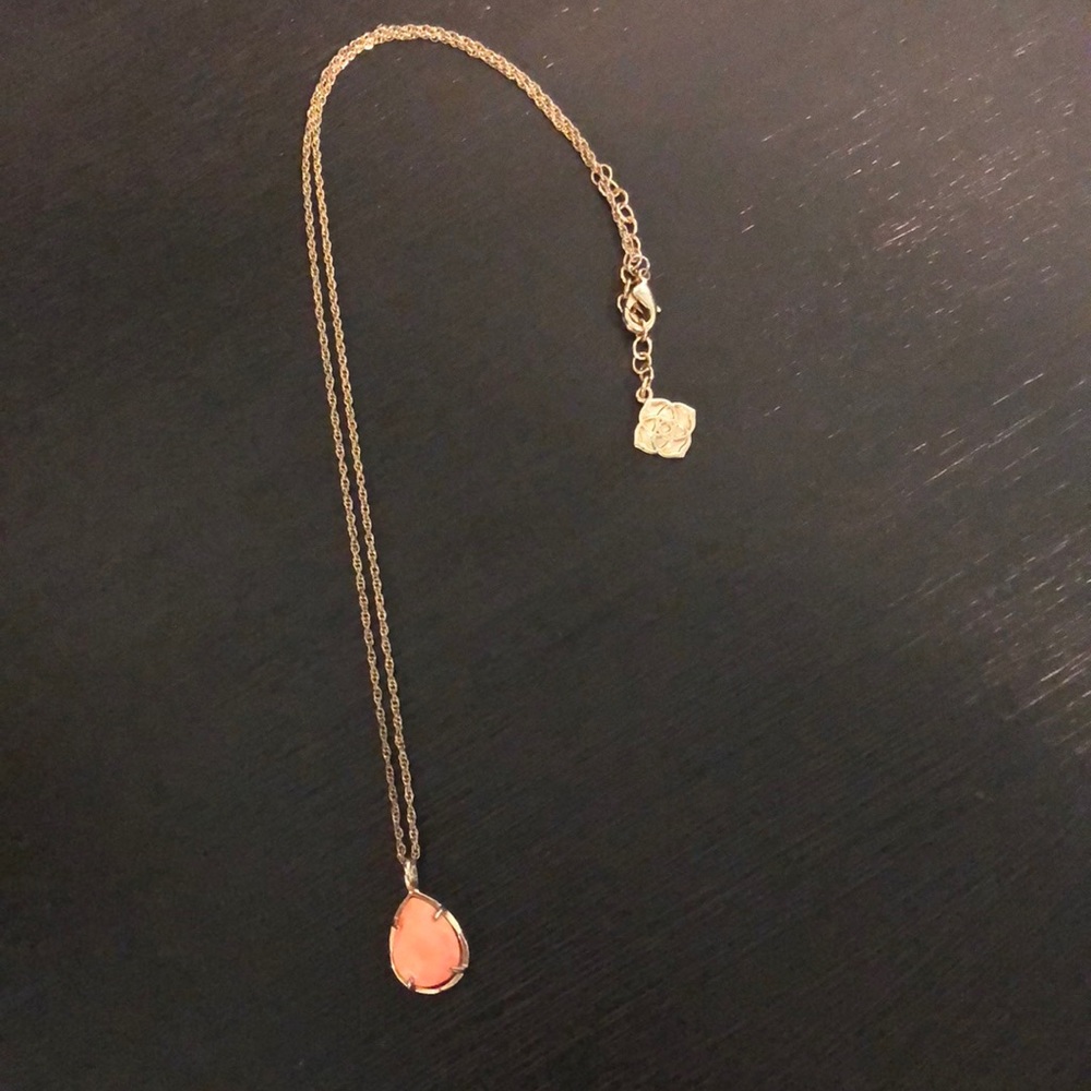 Kendra Scott necklace